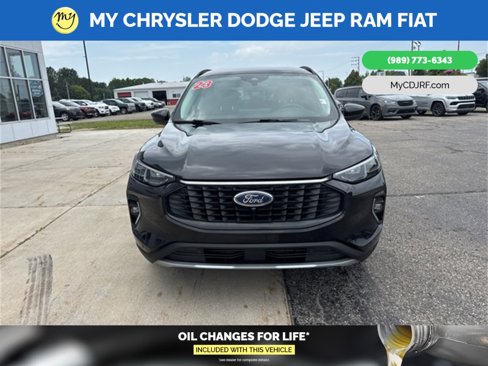 Used 2023 Ford Escape Platinum image 3