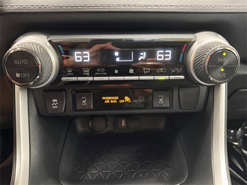 Used 2022 Toyota RAV4 XLE image 18
