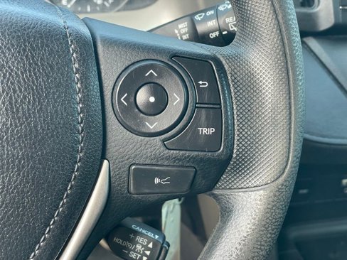 Used 2018 Toyota RAV4 LE image 15