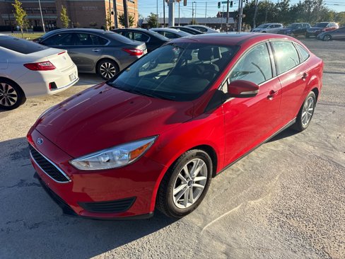 Used 2015 Ford Focus SE image 1