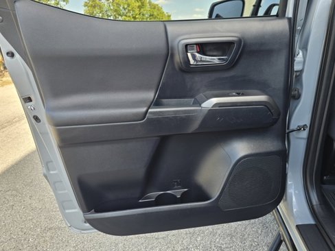 Used 2018 Toyota Tacoma TRD Sport image 33