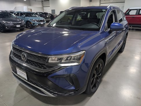 Used 2022 Volkswagen Taos SE w/ Panoramic Sunroof Package image 3