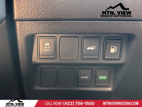 Used 2018 Nissan Rogue SV image 14