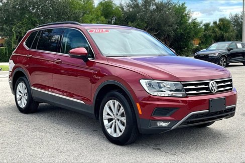Used 2018 Volkswagen Tiguan SE w/ Panoramic Sunroof Package image 2