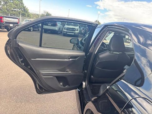 Used 2022 Toyota Camry SE image 16