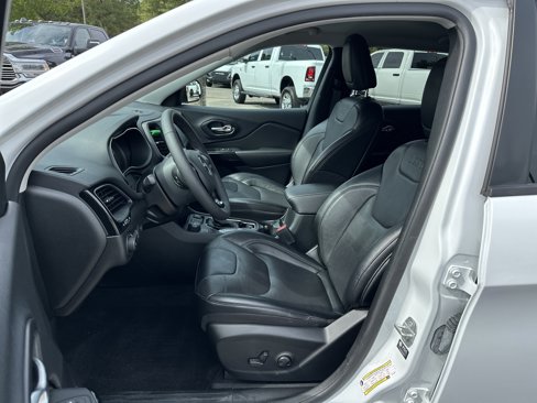 Used 2023 Jeep Cherokee Altitude Lux image 9