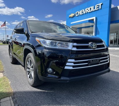 Used 2017 Toyota Highlander SE image 1