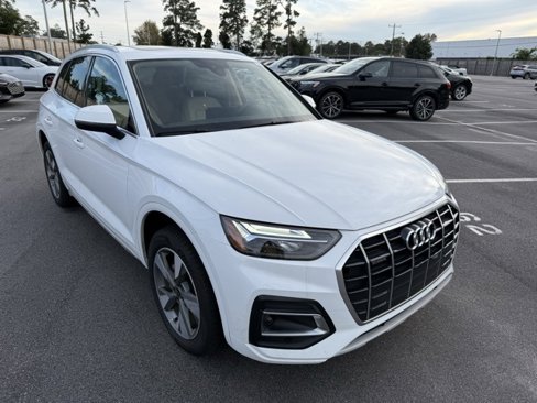 Used 2024 Audi Q5 2.0T Premium w/ Convenience Package image 1