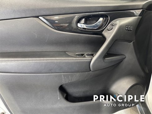 Used 2018 Nissan Rogue SL image 18