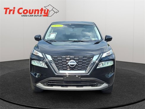 Used 2022 Nissan Rogue SV image 2