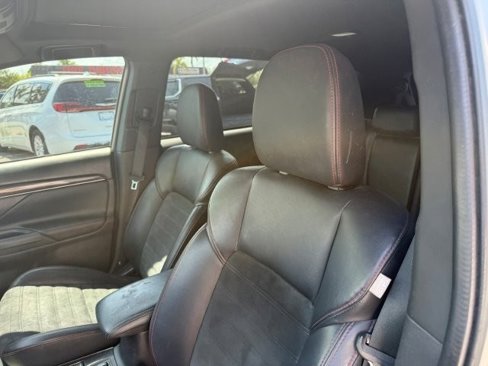 Used 2020 Mitsubishi Outlander SE image 12