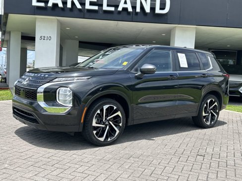 Used 2022 Mitsubishi Outlander ES image 2