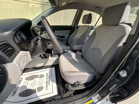 Used 2010 Hyundai Accent GLS image 10