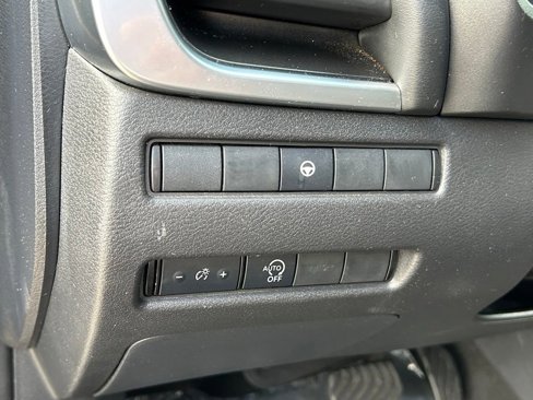 Used 2023 Nissan Rogue SV image 38