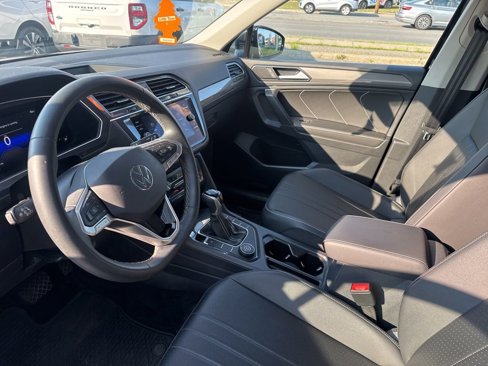Used 2022 Volkswagen Tiguan SE image 23