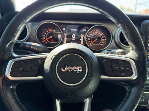 Used 2019 Jeep Wrangler Unlimited Sahara image 30
