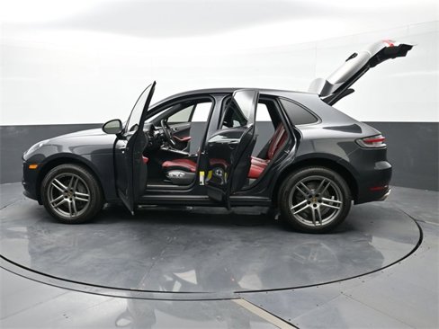 Certified 2021 Porsche Macan S image 32