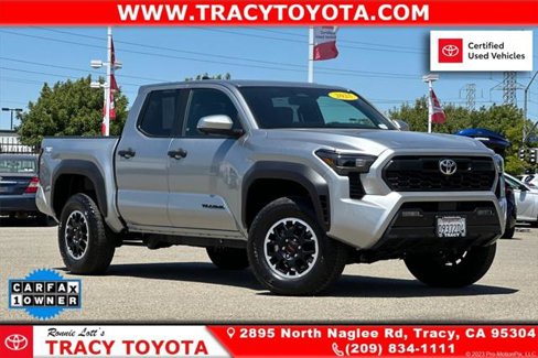 Certified 2025 Toyota Tacoma Limited image 1