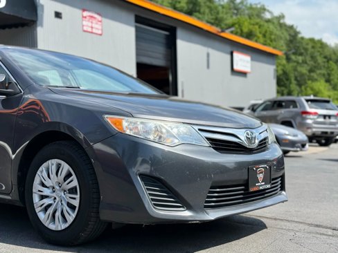 Used 2012 Toyota Camry L image 28