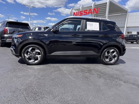 Used 2025 Hyundai Venue SEL image 2