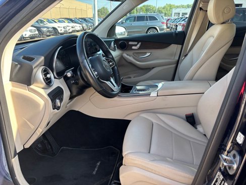 Used 2022 Mercedes-Benz GLC 300 4MATIC image 9