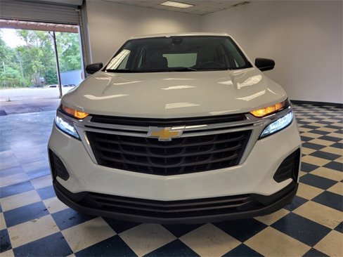 Used 2022 Chevrolet Equinox LS image 2