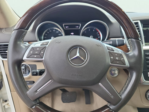 Used 2015 Mercedes-Benz GL 550 4MATIC image 26