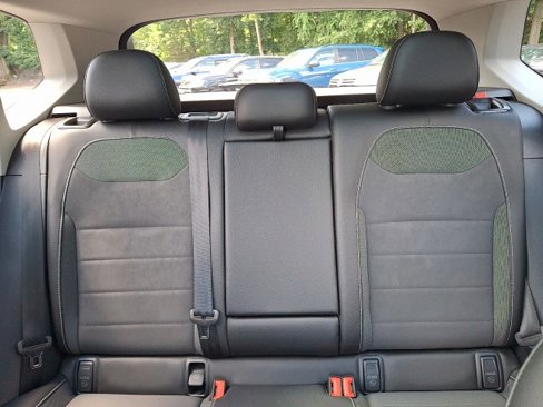 Certified 2022 Volkswagen Taos SE w/ Panoramic Sunroof Package image 19