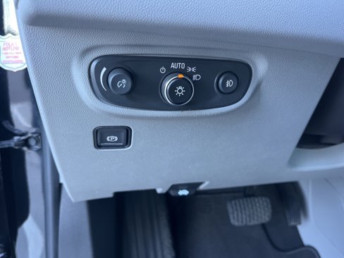 Used 2022 GMC Terrain SLT image 16