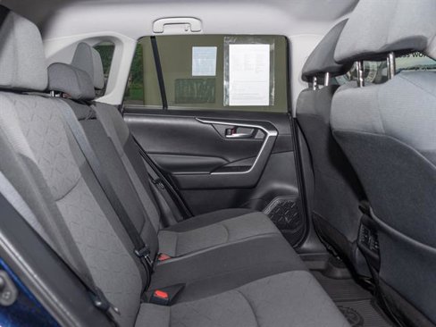 Used 2020 Toyota RAV4 XLE image 19