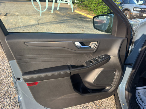 New 2025 Ford Escape SE image 26