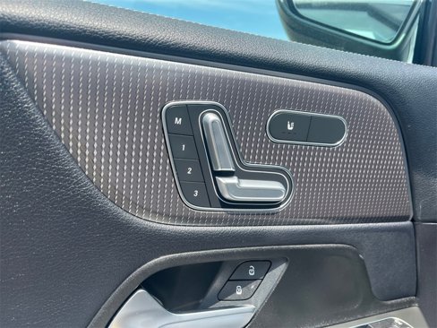 Certified 2021 Mercedes-Benz GLB 250 4MATIC w/ Premium Package image 21