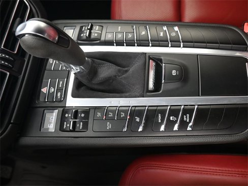 Certified 2021 Porsche Macan S image 17