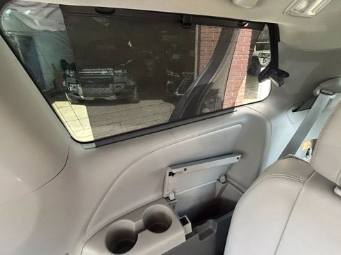 Used 2018 Toyota Sienna XLE image 43