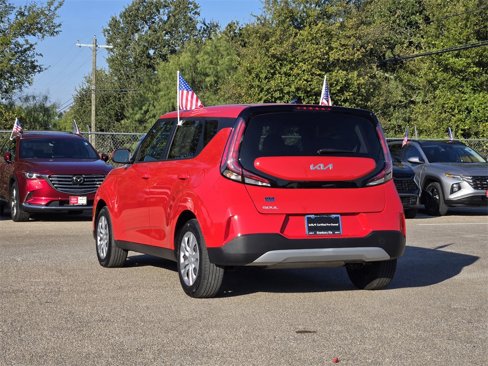 Certified 2024 Kia Soul LX image 4