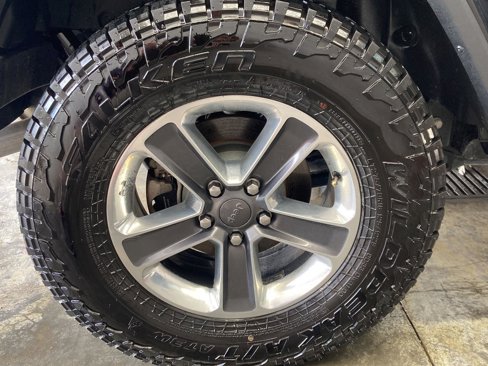 Used 2019 Jeep Wrangler Unlimited Sahara image 31