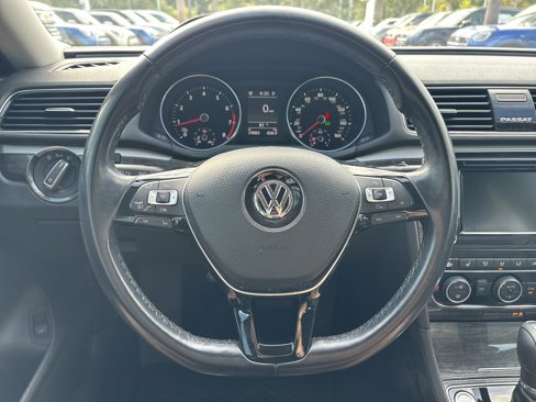 Used 2018 Volkswagen Passat 2.0T SE image 18