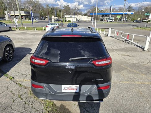 Used 2017 Jeep Cherokee Limited image 6