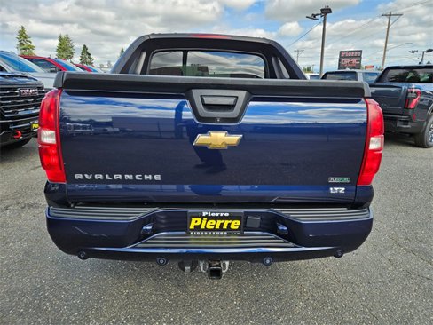Used 2011 Chevrolet Avalanche LT image 4