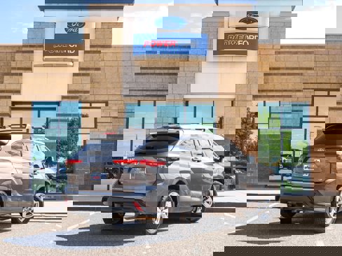 Used 2022 Toyota Highlander LE image 6