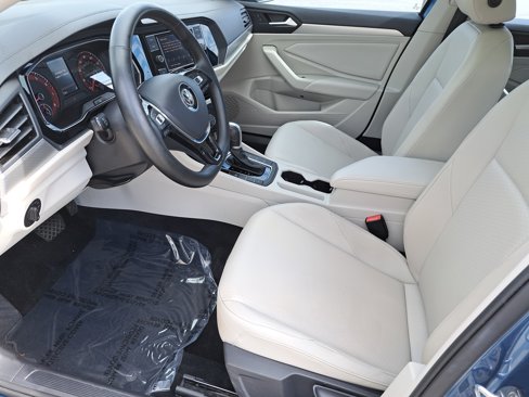 Used 2019 Volkswagen Jetta SE w/ Cold Weather Package image 15