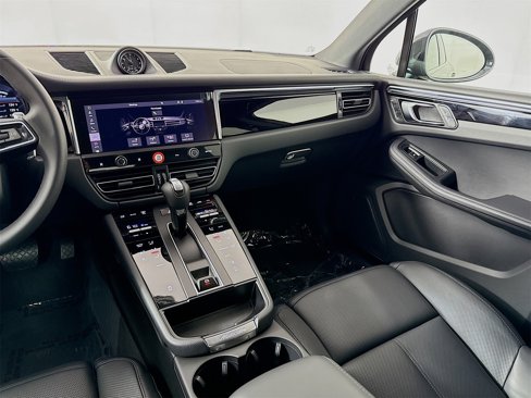 Used 2025 Porsche Macan image 20