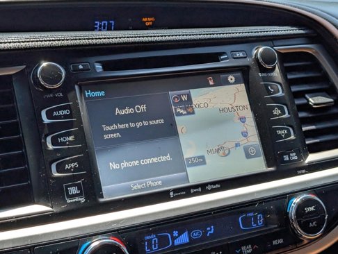 Used 2017 Toyota Highlander Limited image 19