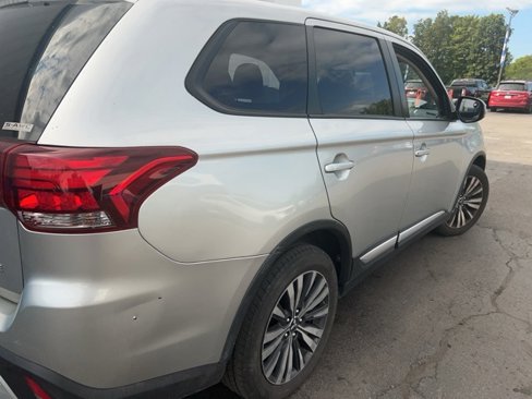 Used 2020 Mitsubishi Outlander SE image 4