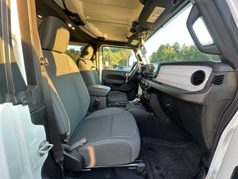 Used 2025 Jeep Wrangler Sport image 28