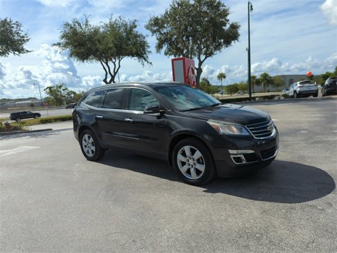Used 2017 Chevrolet Traverse LT w/ Style and Technology Package image 2