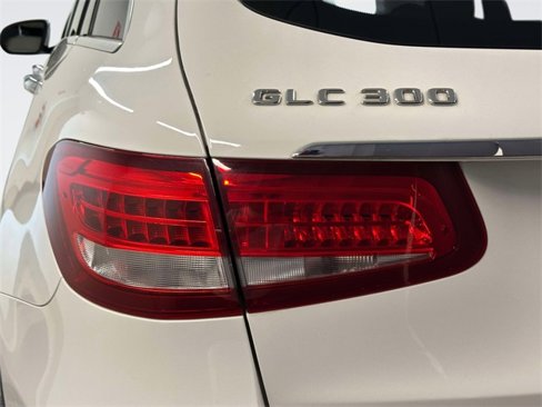 Used 2018 Mercedes-Benz GLC 300 4MATIC image 9
