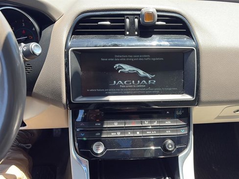 Used 2017 Jaguar XE Prestige image 19