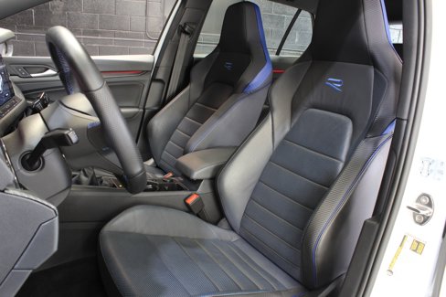 Used 2022 Volkswagen Golf R image 32