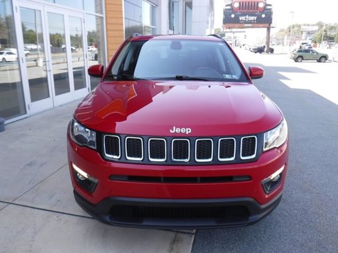 Certified 2019 Jeep Compass Latitude w/ Cold Weather Group image 5
